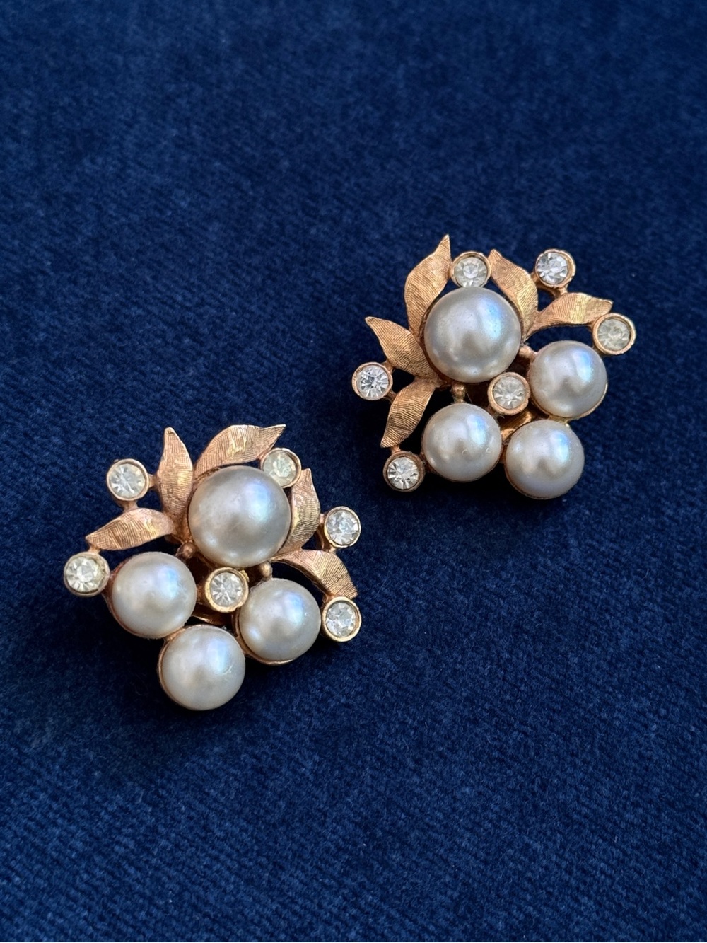 Vintage‎ signed CHAREL Clip Back Rhinestone Faux Pearl Gold tone Earrings
